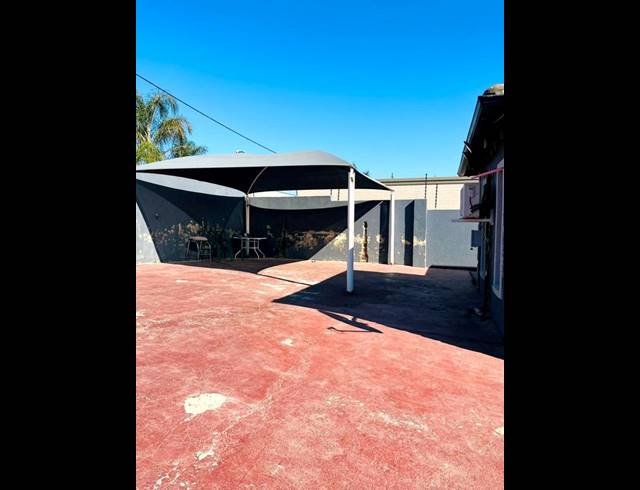 3 BEDROOM HOUSE FOR SALE IN COSMO CITY